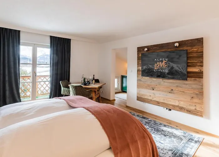 Lovethealps Apartments